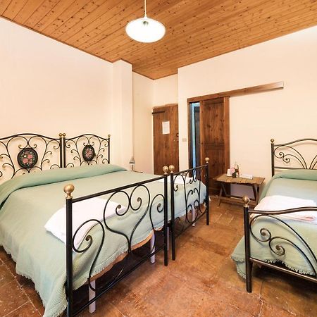 Agriturismo Girolomoni - Locanda Isola del Piano Exterior photo